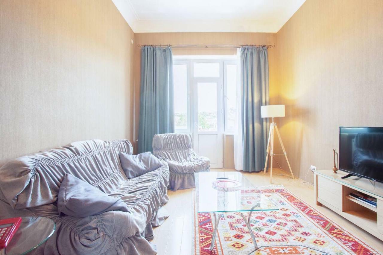 Wehost Apartment On A Colorful Street Tbilisi Exterior foto