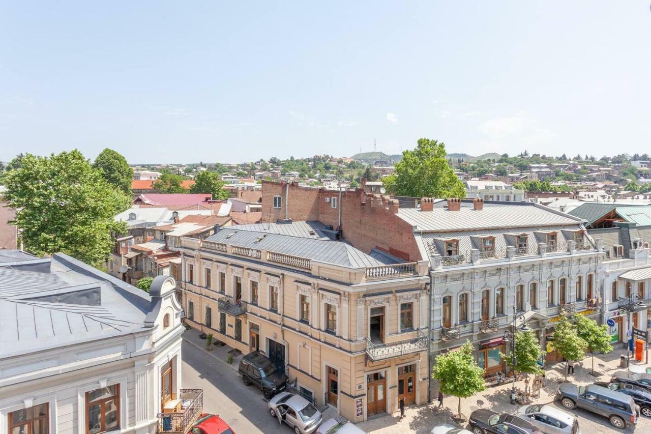 Wehost Apartment On A Colorful Street Tbilisi Exterior foto